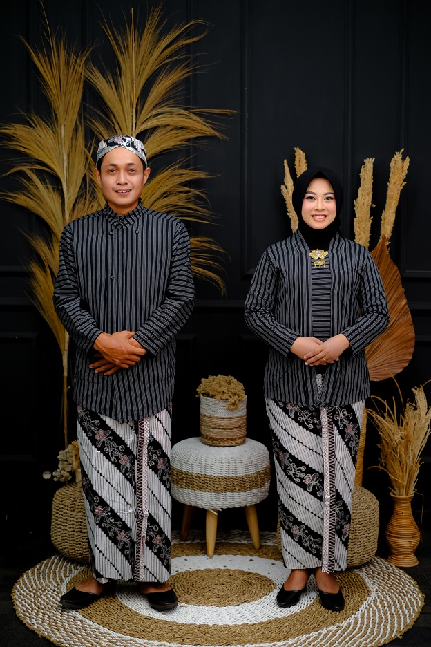 Undangan Pernikahan The Wedding Of Yuli & Heri