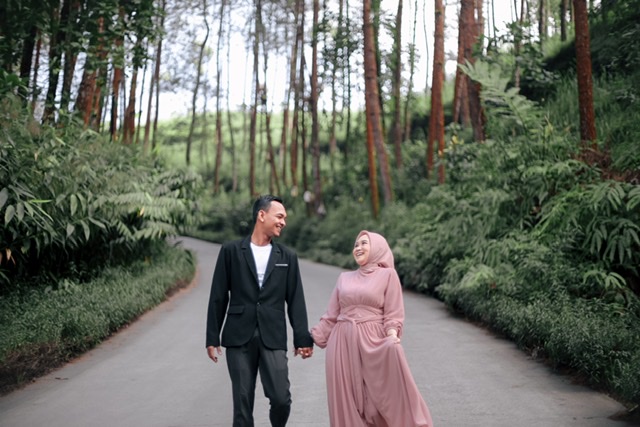 Undangan Pernikahan The Wedding of Laras and Jelang