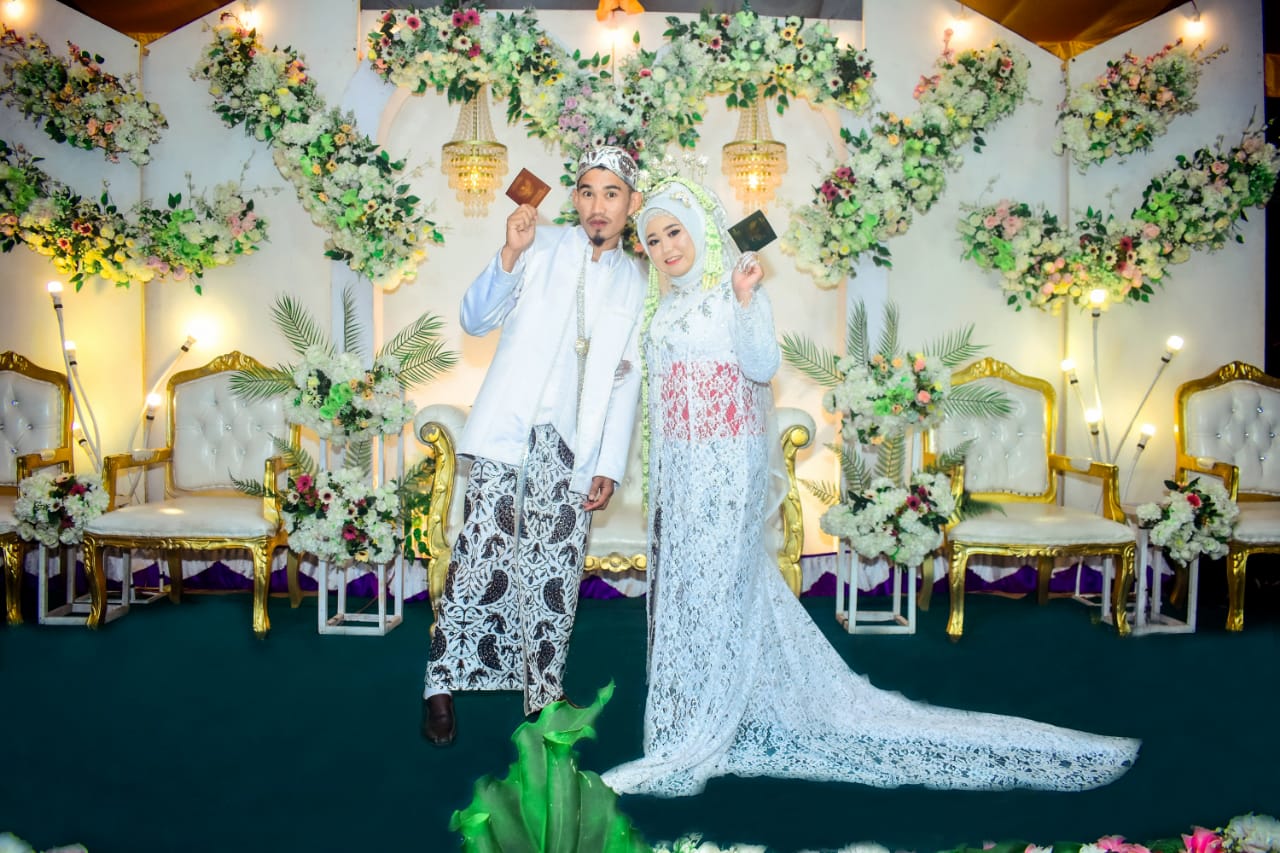 Undangan Pernikahan The Wedding of Gun and Tias