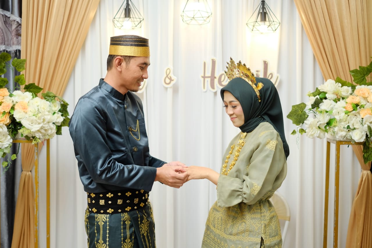 Undangan Pernikahan The Wedding of Riri & Henrik