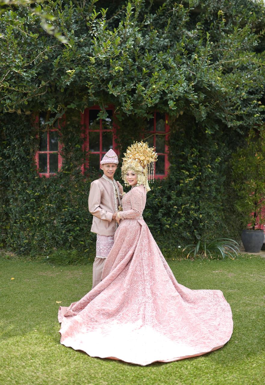 Undangan Pernikahan The Wedding Of Izah &  Husein